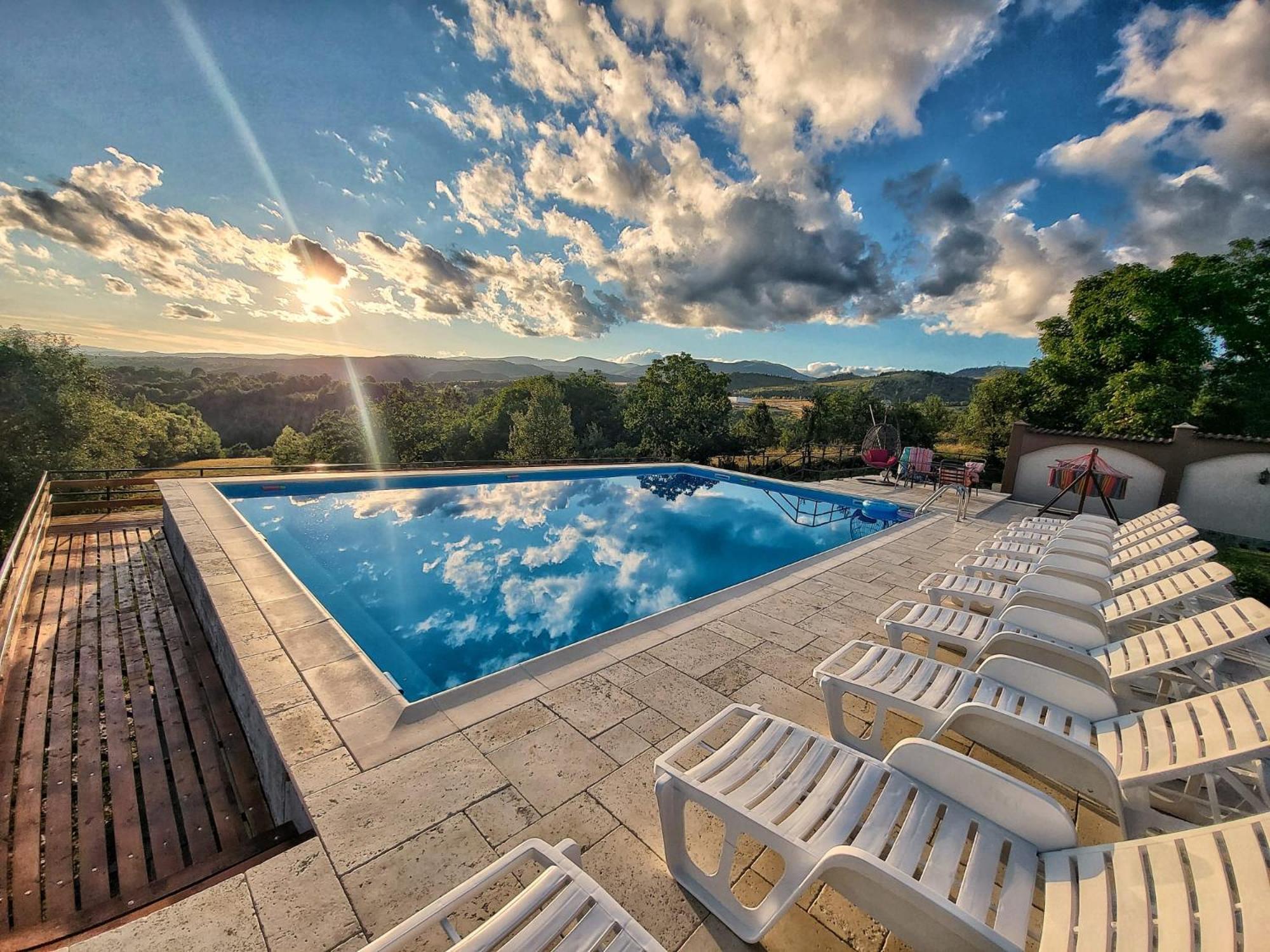 Hotel Conacul Lui Bulica Novaci-Străini Exteriér fotografie