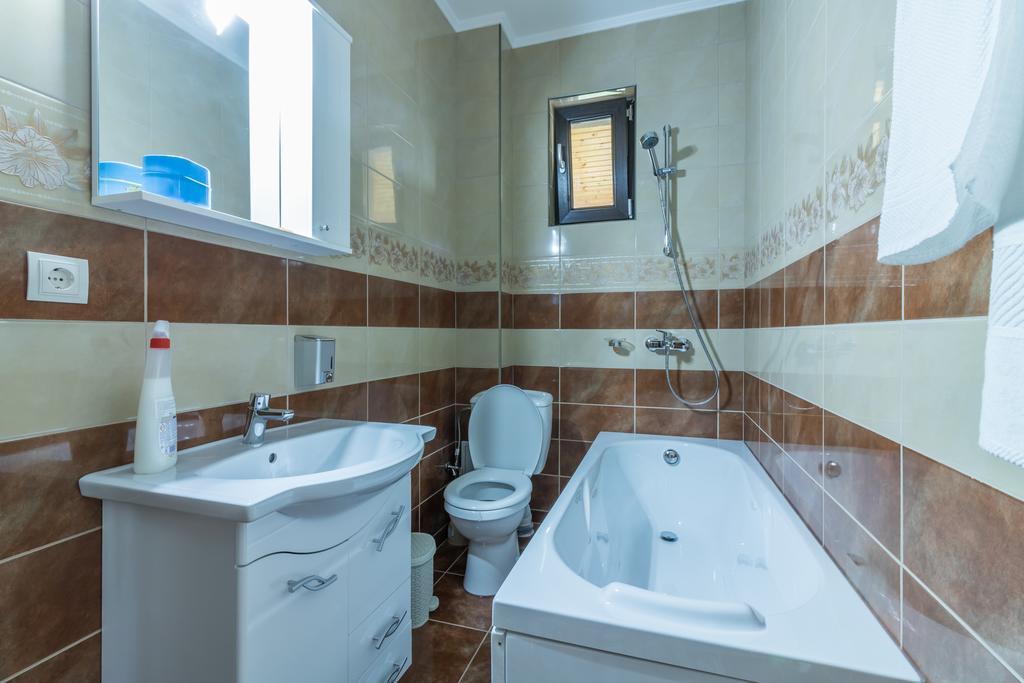 Hotel Conacul Lui Bulica Novaci-Străini Exteriér fotografie