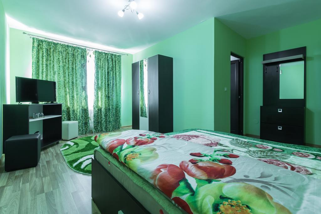 Hotel Conacul Lui Bulica Novaci-Străini Exteriér fotografie