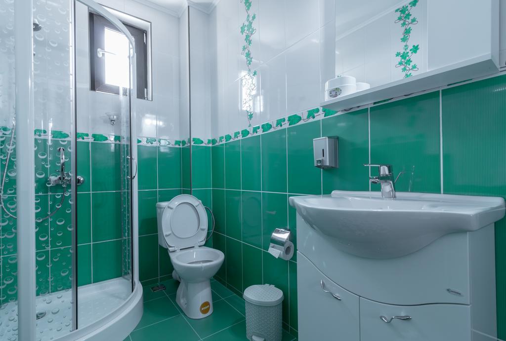 Hotel Conacul Lui Bulica Novaci-Străini Exteriér fotografie