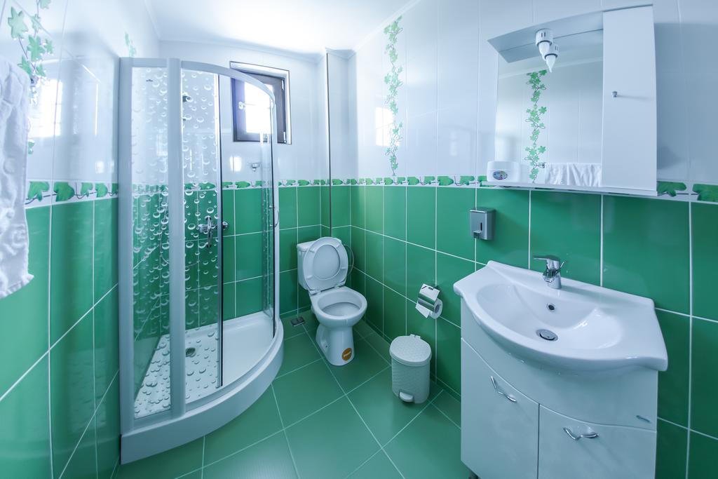 Hotel Conacul Lui Bulica Novaci-Străini Exteriér fotografie