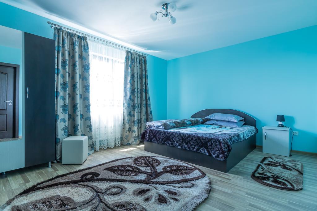 Hotel Conacul Lui Bulica Novaci-Străini Exteriér fotografie