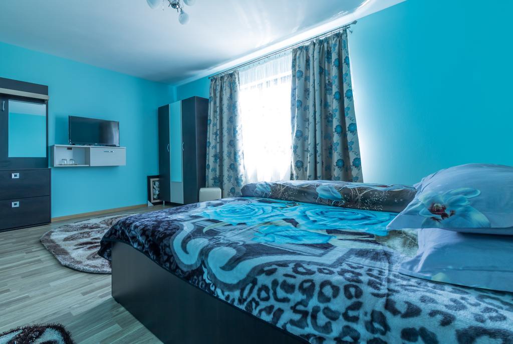 Hotel Conacul Lui Bulica Novaci-Străini Exteriér fotografie