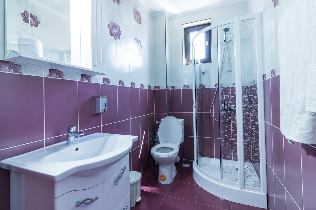 Hotel Conacul Lui Bulica Novaci-Străini Exteriér fotografie
