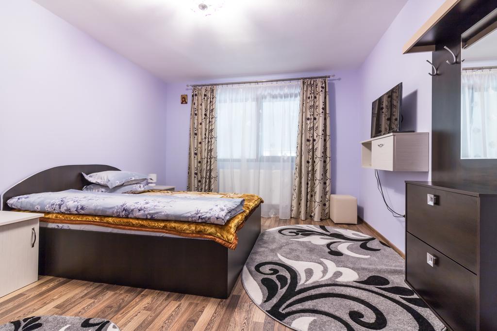 Hotel Conacul Lui Bulica Novaci-Străini Exteriér fotografie