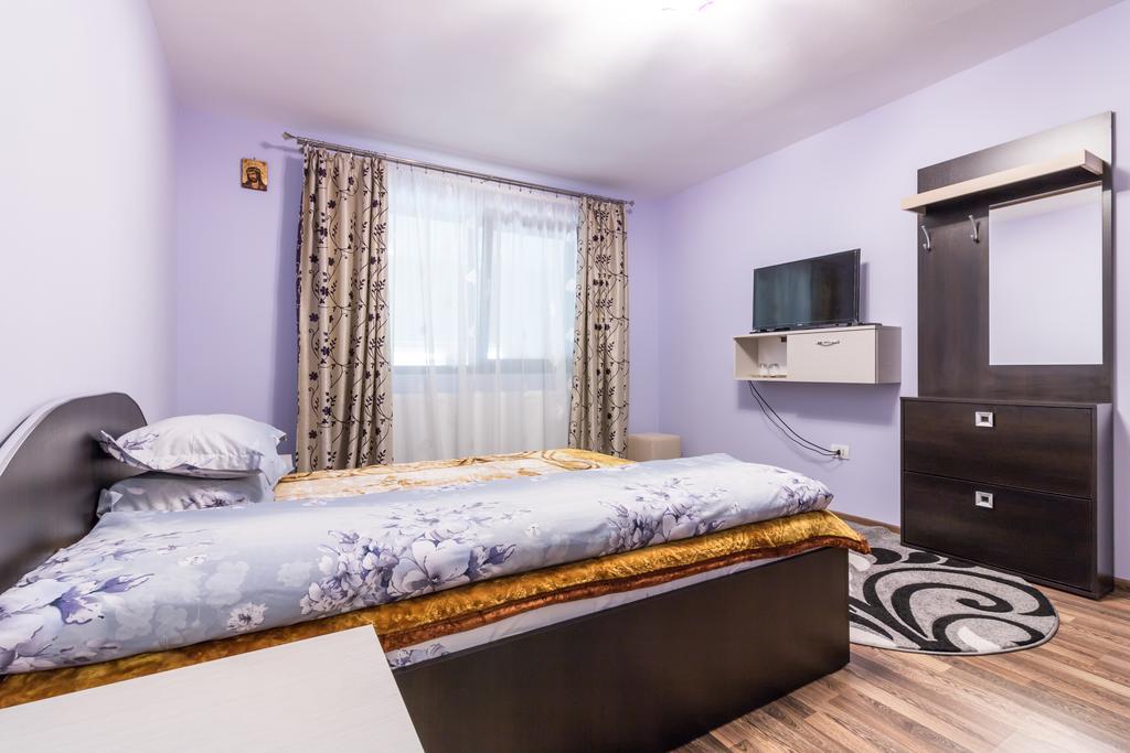 Hotel Conacul Lui Bulica Novaci-Străini Exteriér fotografie
