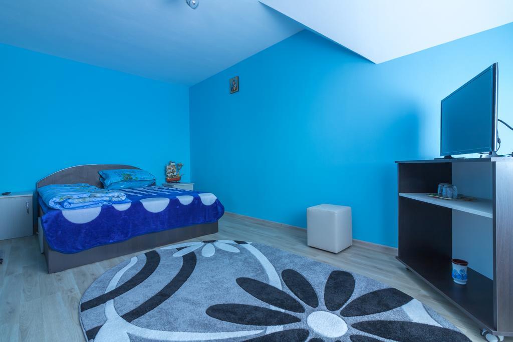 Hotel Conacul Lui Bulica Novaci-Străini Exteriér fotografie
