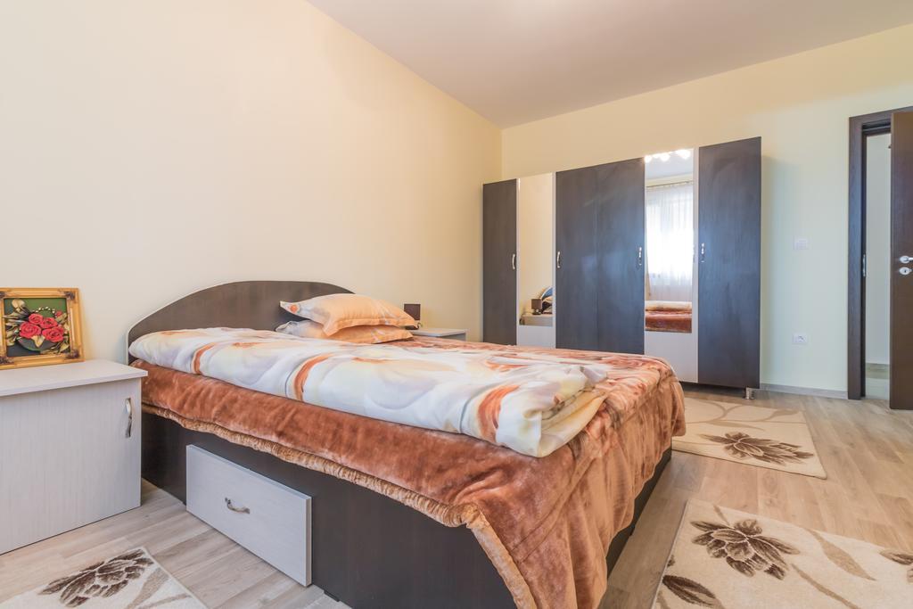 Hotel Conacul Lui Bulica Novaci-Străini Exteriér fotografie