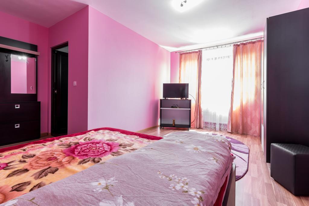 Hotel Conacul Lui Bulica Novaci-Străini Exteriér fotografie