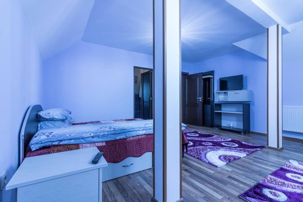 Hotel Conacul Lui Bulica Novaci-Străini Exteriér fotografie